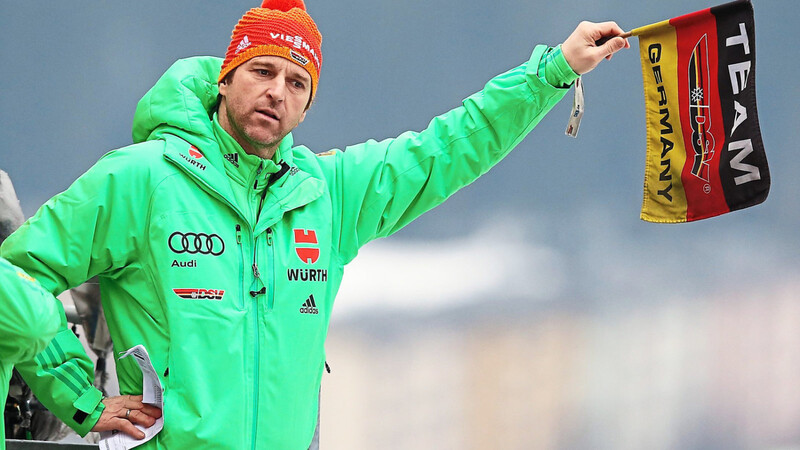 DER MIT DEN ADLERN FLIEGT. Die Zeit als Skisprung-Bundestrainer geht für Werner Schuster zu Ende. Beim großen Finale in Seefeld hofft der Österreicher noch einmal auf einen Coup von Eisenbichler und Co.