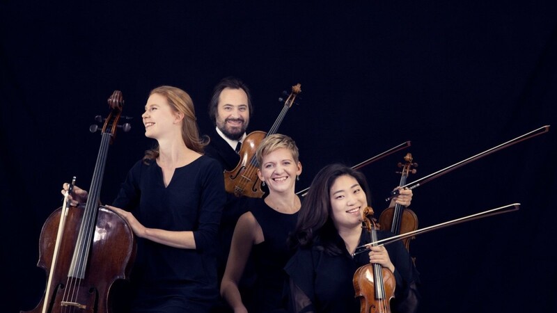 Die neue Cellistin Harriet Krijgh, Bratscher Gregor Sigl, Primaria Vineta Sareika und die neue zweite Geigerin Suyoen Kim (v. li.).