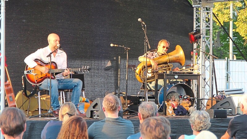 Stephan Zinner (links) spielte auch einige Lieder.