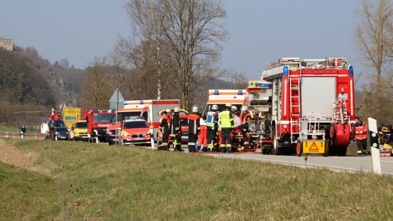 Ein freilaufender Hund hat am Samstag bei Kallmünz im Landkreis Regensburg einen Unfall verursacht. Dabei wurden zwei Frauen schwer verletzt.