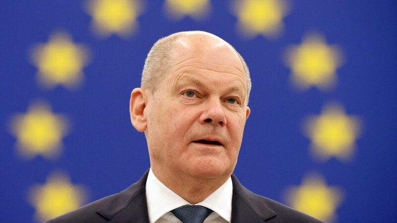 Bundeskanzler Olaf Scholz spricht sich gegen ein Bestreben aus, dass sich die EU - neben den USA und China - als dritte Großmacht positioniere.