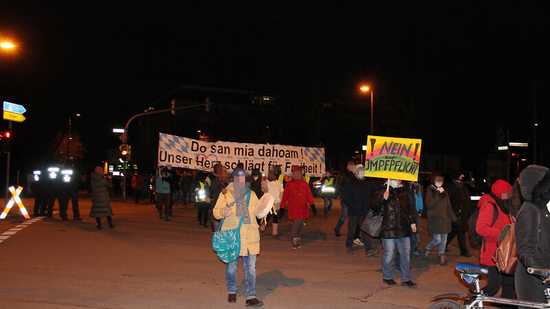 Gegen 17.30 Uhr erreichte der Demonstrationszug den Stetthaimerplatz.
