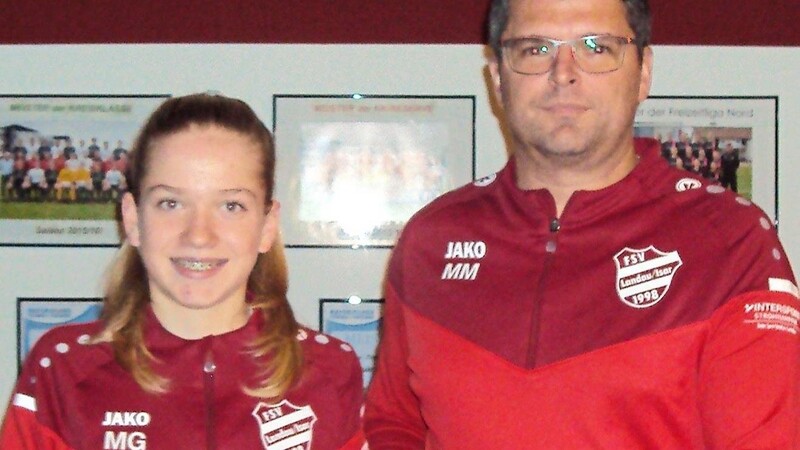 Marie Gmeineder will sich beim Lehrgang Ende Januar in Oberhaching für die Bayern-Auswahl der U 14-Juniorinnen empfehlen. Nicht nur ihr Trainer beim FSV Landau, Hans-Jürgen Müller, sieht in ihr ein "fußballerisches Naturtalent".