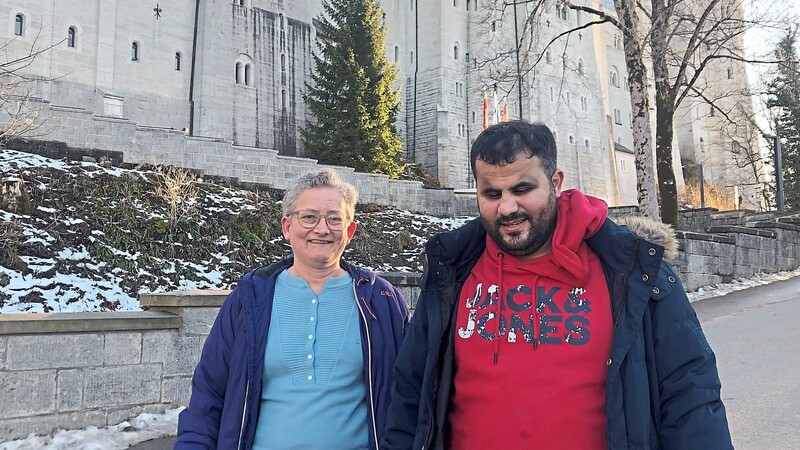 Gisela Zierer und Mheddin Saho vergangene Woche während eines Urlaubs, der sie unter anderem zum Schloss Neuschwanstein führte.
