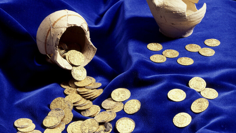 Goldmünzen im Wert von mehreren zehntausend Euro sollen durch die Betrugsmasche in die Taschen der Gangster gewandert sein. (Symbolbild)