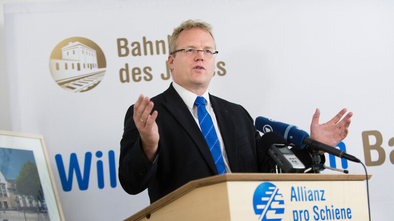 Für Dirk Flege, Geschäftsführer des Verkehrsbündnisses "Allianz pro Schiene", sind die Treffen des Verkehrsministers mit dem Bahnvorstand bislang nur ein "Gladiatorenkampf mit leicht komischen Zügen".