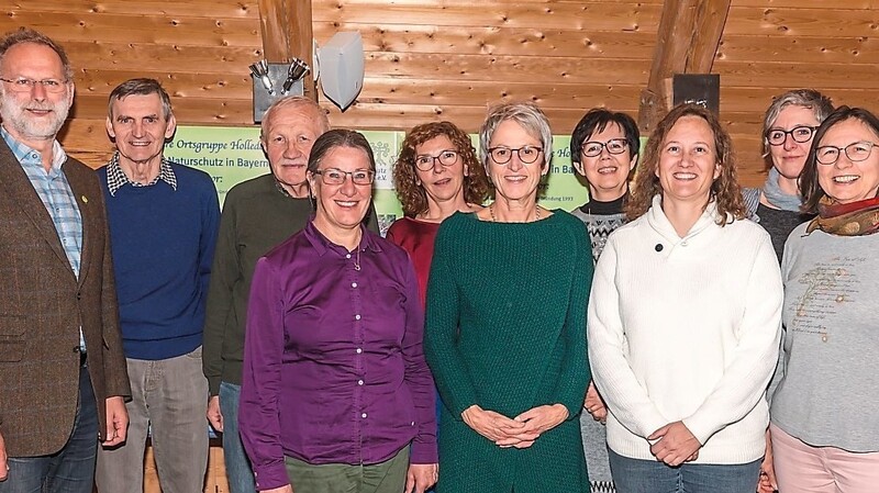 Die frisch gewählte Vorstandschaft der Ortsgruppe Holledauer Eck des Bund Naturschutz. Vorsitzende ist wieder Lisa Voit (5.v.r.).