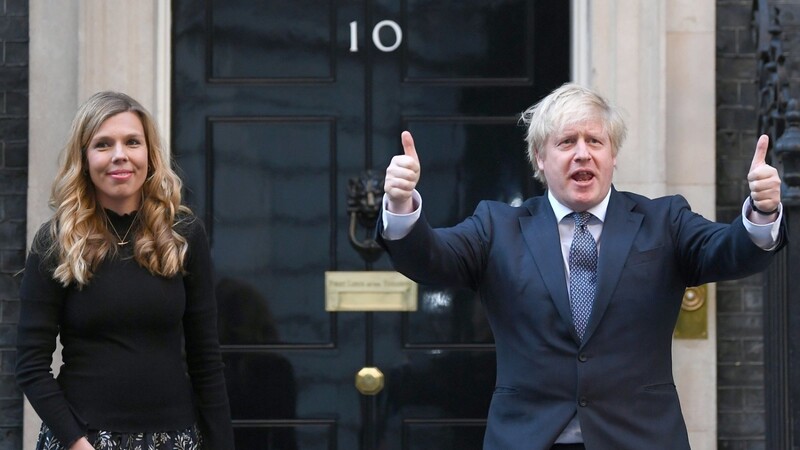 Der britische Premierminister und seine Frau freuen sich über den Nachwuchs - und sprechen offen über einen Schicksalsschlag.