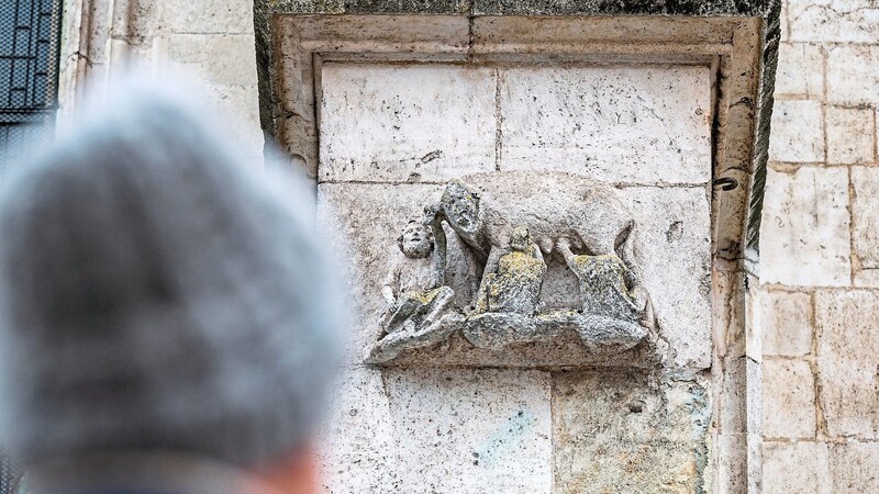 Die sogenannte "Judensau" am Regensburger Dom. Darstellungen, die den jüdischen Glauben verunglimpfen, sind keine Seltenheit.