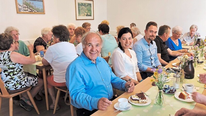 Erhard Radlmaier, Petra Schwankl und Michael Döschl (v. l.) mit den Senioren.