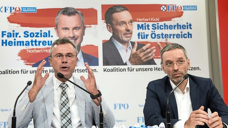 Nach dem Rücktritt von Norbert Hofer (l.) will nun Herbert Kickl die Partei übernehmen und mit bewusster Auslage rechter Themen verlorene Wähler zurückgewinnen.