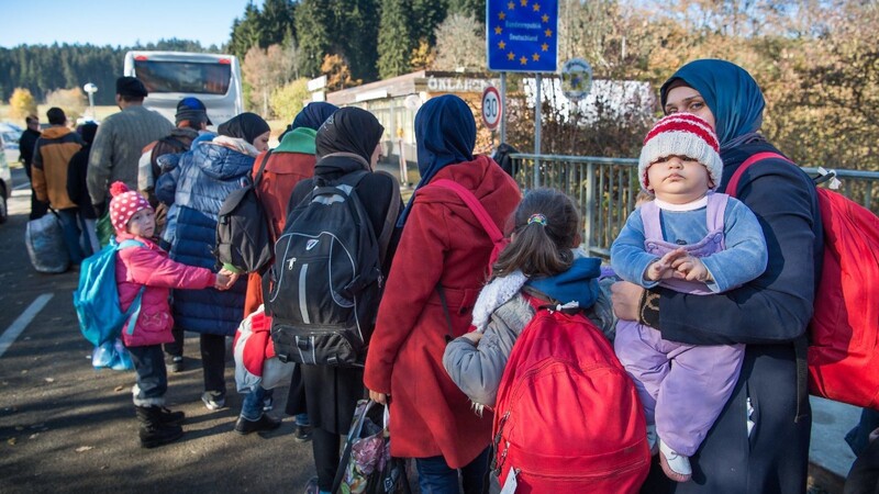 Bis Februar 2016 könnte der Landkreis Landshut noch maximal 200 Flüchtlinge in dezentralen Unterkünften unterbringen. Das Problem: wöchentlich kommen im Landkreis 70 neue Flüchtlinge an. (Symbolbild)