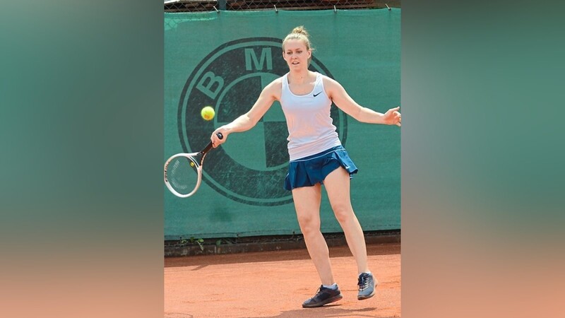 Klar gewann die Mannschaftsführerin der Hengersberger Tennis-Damen, Nicole Berger, ihr Duell bei Wacker Burghausen.
