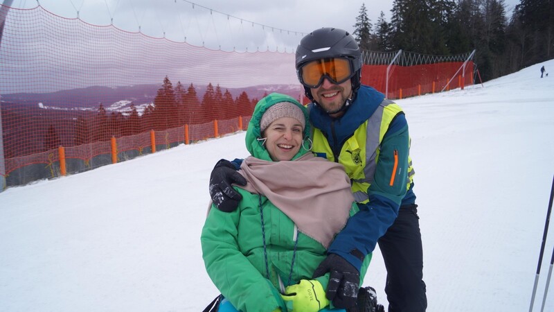 Der Mut und die Lebensfreude von Stefan Lohmaier und Freundin Kathi - beide mit Handicap - sind beispielhaft.