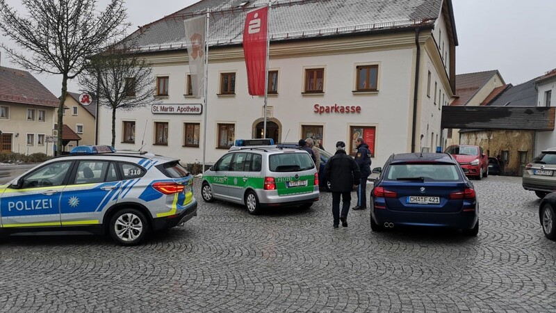 Auf die Sparkassen-Filiale auf dem Arnschwanger Dorfplatz fand am Dienstagnachmittag kurz nach 14.30 Uhr ein Überfall statt.