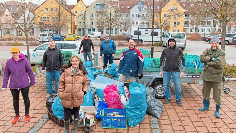 Die Mainburger ÖDP rief zum Müllsammeln auf - 50 Freiwillige schlossen sich insgesamt in der Hopfenstadt der Aktion an.