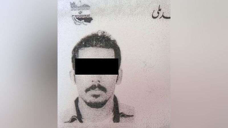 Dieses Ausweisbild des 33-Jährigen findet sich auf einem seiner Dokumente mit iranischen Hoheitszeichen.