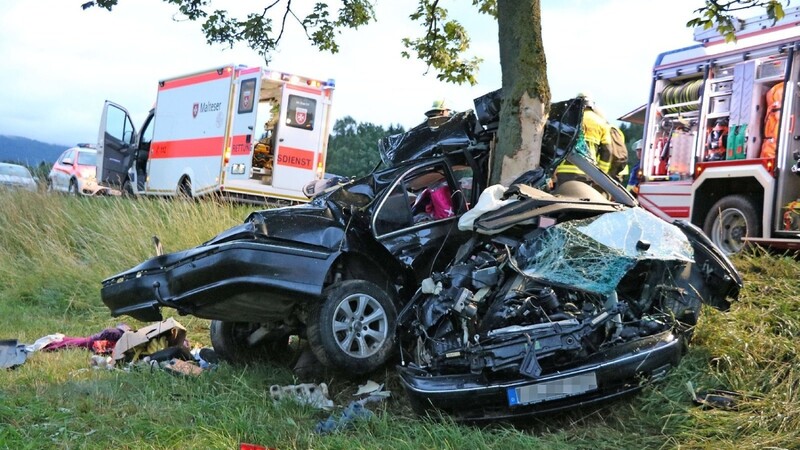 Bei Ast/Waldmünchen ist am Mittwochabend eine 56-Jähriger bei einem Verkehrsunfall gestorben.