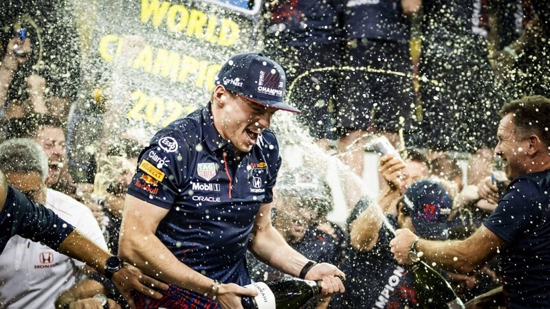 Max Verstappen darf sich weiter feiern lassen: Er bleibt offiziell Weltmeister.