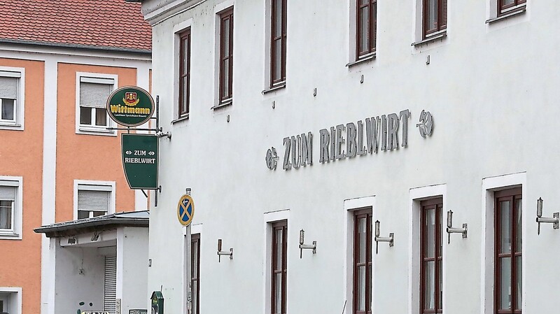 Seit Wochen ist der "Rieblwirt" in der Freyung geschlossen und wird wohl auch so schnell nicht mehr öffnen. Nun muss sich die Brauerei Wittmann auf die Suche nach einem neuen Pächter machen.