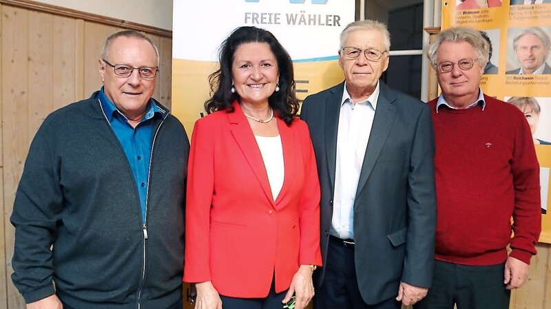 Klaus Pauli (von links), Jutta Widmann, Ludwig Graf und Fraktionschef Robert Mader sind bereit für den Wahlkampf.