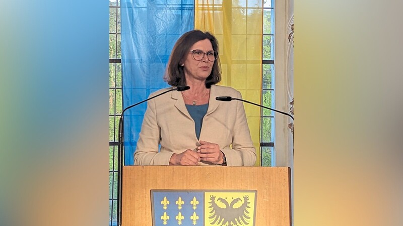Blau-gelbe Assoziationen: Die Farben des Klosterwappens nutzte Ilse Aigner für ein Plädoyer zur Unterstützung der Ukraine.