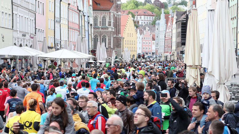Bei der bislang letzten Auflage von "Landshut läuft" im Jahr 2019 war die Altstadt voll mit Zuschauern.