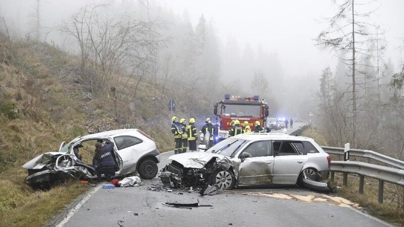 Tödlicher Unfall am frühen Freitagmorgen auf der Staatsstraße zwischen Hutthurm und Ruderting im Landkreis Passau.
