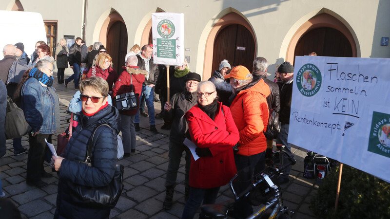 Mit offenbar wenig Zuspruch aus der Bevölkerung ging in Landshut am Freitag die neue Initiative ?Fridays gegen Altersarmut? zum
