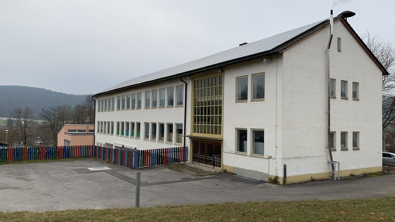 Das alte Schulgebäude in Blaibach soll in das städtebauliche Konzept eingebunden und einer Nachnutzung zugeführt werden.