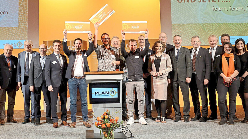 In der Pyramide der Sennebogen-Akademie wurden wieder die Preise von PlanB, Bayerns Gründerwettbewerb für biobasierte Geschäftsideen, verliehen.