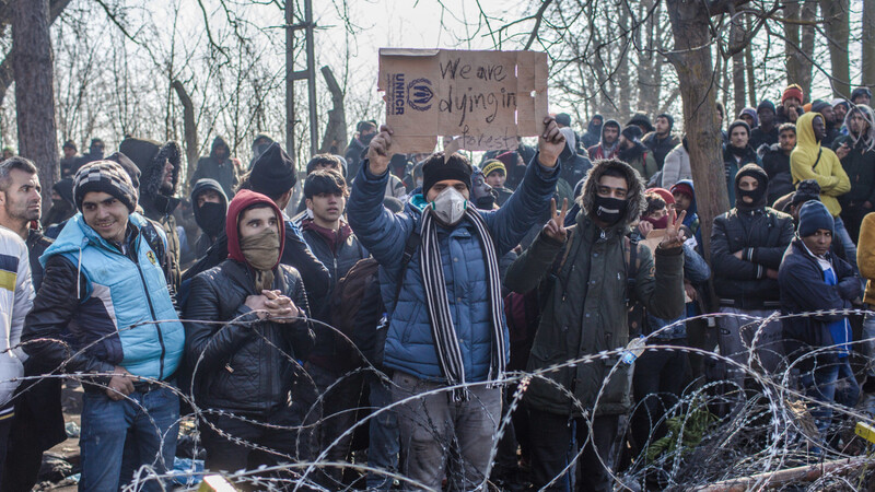 "Wir sterben im Wald": Migranten stehen am türkisch-griechischen Grenzübergang Pazarkule.