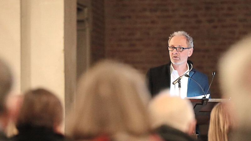 Prof. Dr. Jörg Skriebeleit sprach in der Christuskirche vor rund 70 Besuchern.