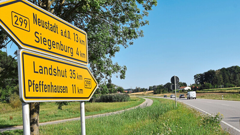 Der erste Bauabschnitt für den Geh- und Radweg entlang der B 299 beginnt beim ehemaligen Landgasthof Rosalie und reicht bis Indorf.