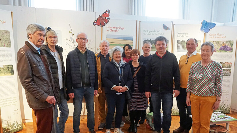 Die ÖDP-Besuchergruppe im Stadtmuseum mit Leiterin Renate Buchberger (rechts), links daneben Umweltfreferent und dritter Bürgermeister Konrad Pöppel.