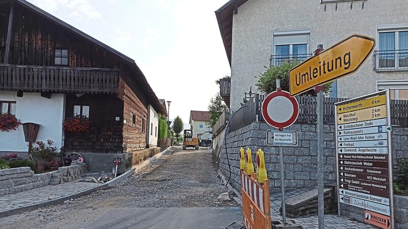 Das erste und diffizilste Teilstück der Kanal- und Wasserleitungssanierung Schönbuchener Straße ist geschafft. Der Verkehr soll über dieses Stück bald wieder fließen können.