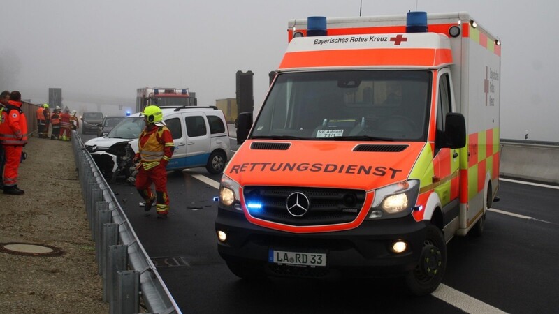 Unfall am Montagmorgen auf der B15neu bei Essenbach im Landkreis Landshut.