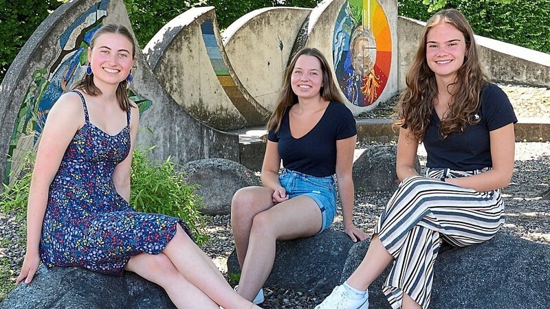 Drei Abiturientinnen mit Notendurchschnitt 1,0: Marie Oberprieler (v. l.), Nicole Wagensohner und Eva Dondl.