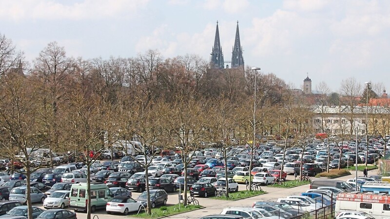 Bisher können am Unteren Wöhrd 676 Autos kostenlos parken.
