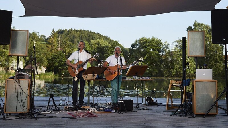 "Zu zwoat" werden bei Songs am See auftreten.