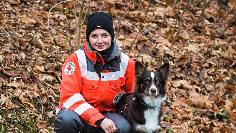 Nadja Obermeier und ihre Hündin Mali - ein Superteam aus Siegenburg, das die Rettungshundestaffel unterstützt.