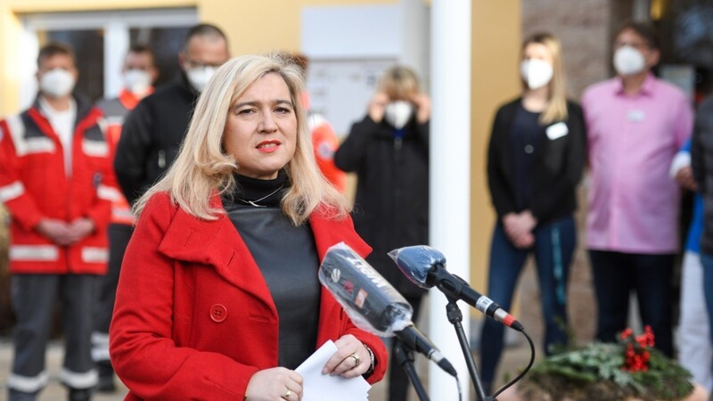 Entgegen der Zusage werde Bayern in der ersten Januar-Woche voraussichtlich keine Impfstofflieferungen erhalten, sagt Bayerns Gesundheitsministerin Melanie Huml (Archivfoto).
