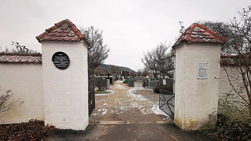 Seit 200 Jahren stehen die Pforten des Friedhofs offen.  Fotos: Karl/Archivfotos