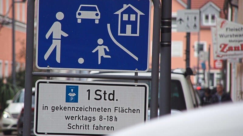 Durch die Ludwigstraße fahren viele Autos zu schnell. Helfen zusätzliche Verkehrshinweise?