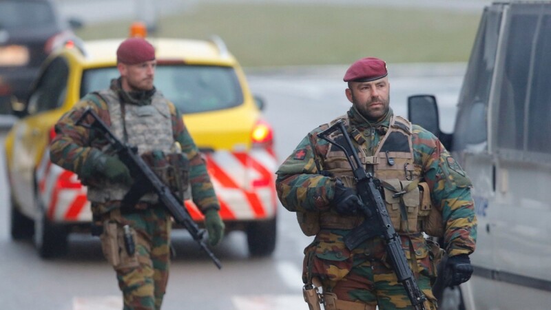Bei den Anschlägen in Brüssel kamen mindestens 34 Menschen ums Leben. Laut einem belgischen Sender sind die Selbstmordattentäter mittlerweile identifiziert.