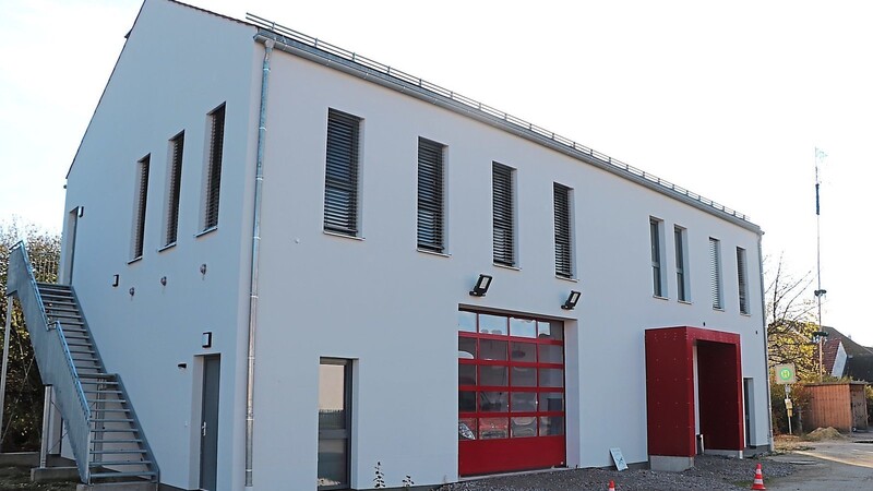 Das neue Gerätehaus der Feuerwehr Pinkofen ist im Dorfgemeinschaftshaus integriert.