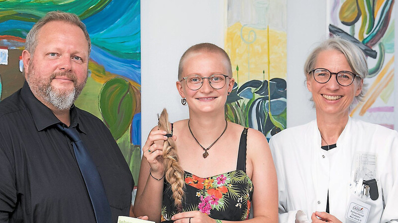 Clara Koch hat ihren 30 Zentimeter langen Zopf der Initiative Lebensmut am Klinikum gespendet.