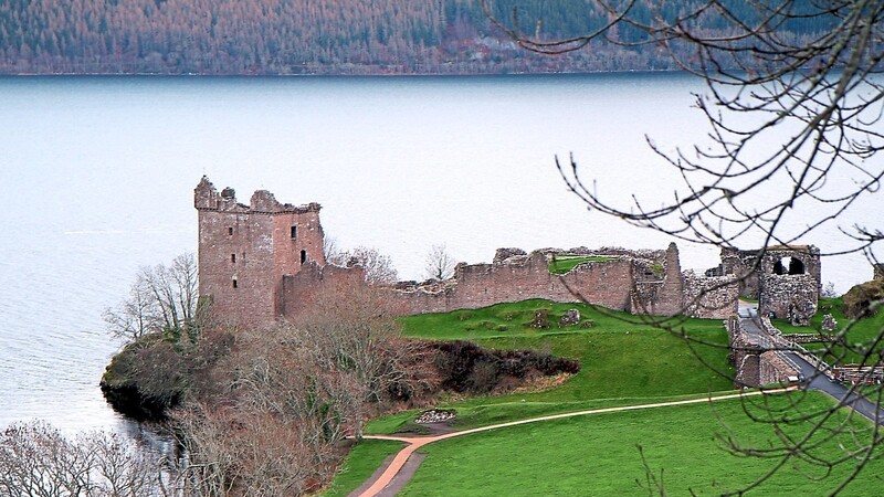 Urquhart Castle direkt am Loch Ness ist das bekannteste Fotomotiv Schottlands.