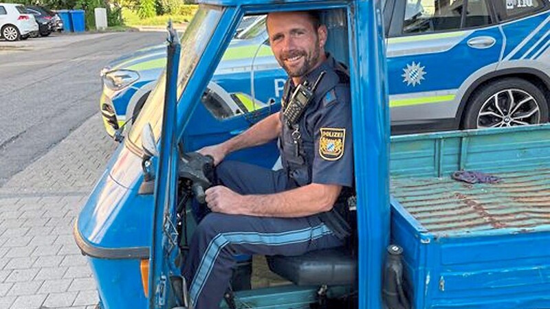 Lutz Oettling von der Polizeiinspektion Zwiesel fuhr eine Spritztour mit dem "neuen Streifenwagen".