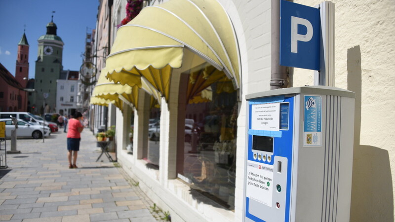 Nach einiger Zeit Pause wegen der Corona-Pandemie werden die Parkschein-Automaten am Vilsbiburger Stadtplatz wieder in Betrieb genommen.